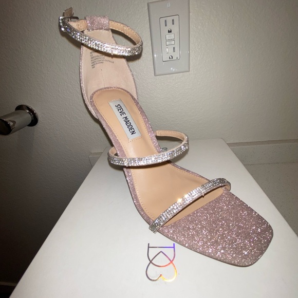 STEVE MADDEN HEELS - Picture 2 of 8